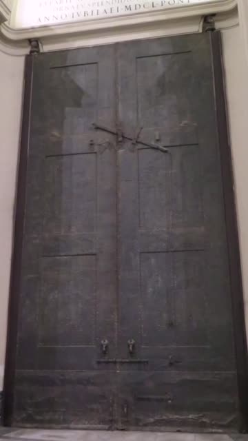 Dla kogo budowano takie drzwi